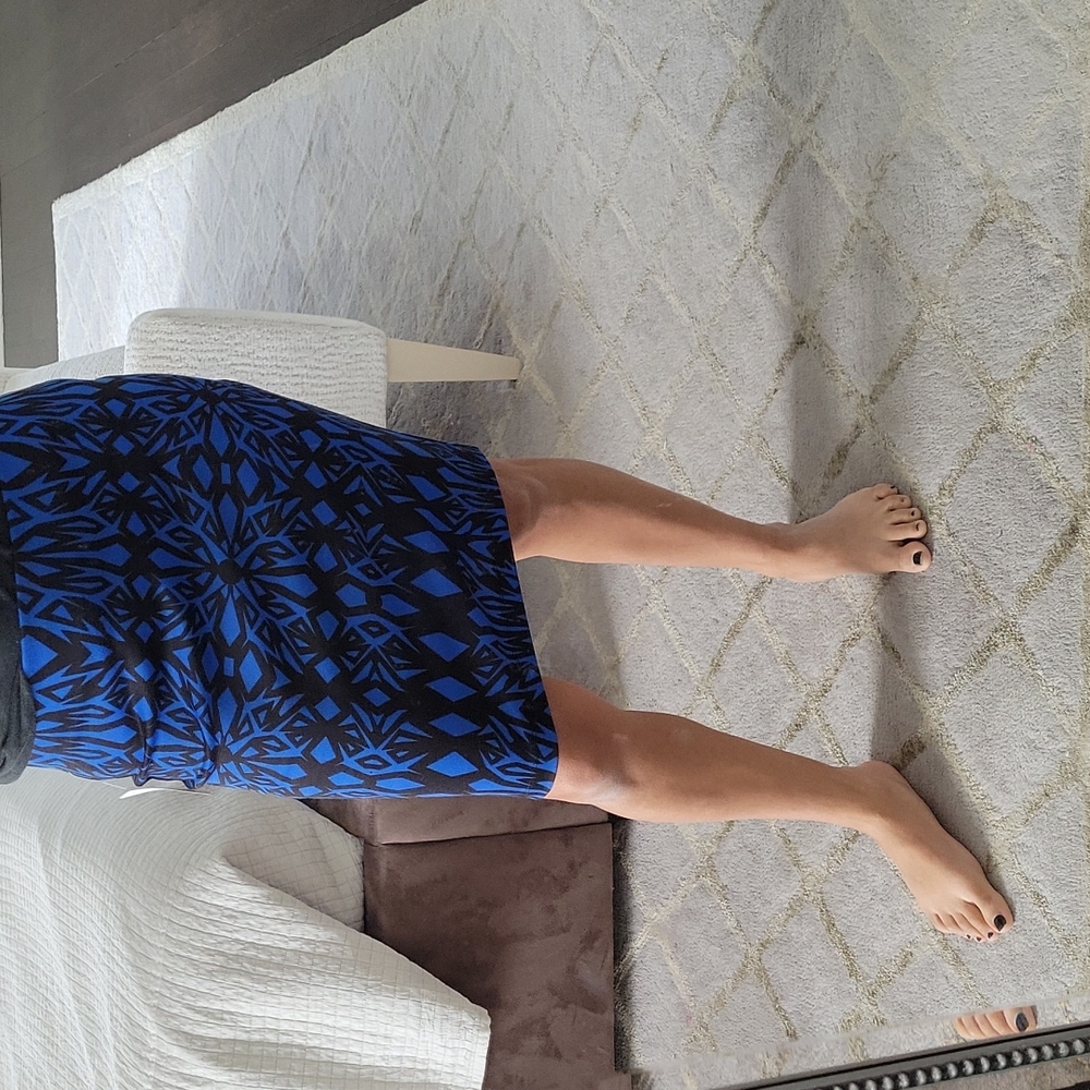 NWT WOMEN'S ROYAL BLUE PATTERNED STRETCH SKIRT